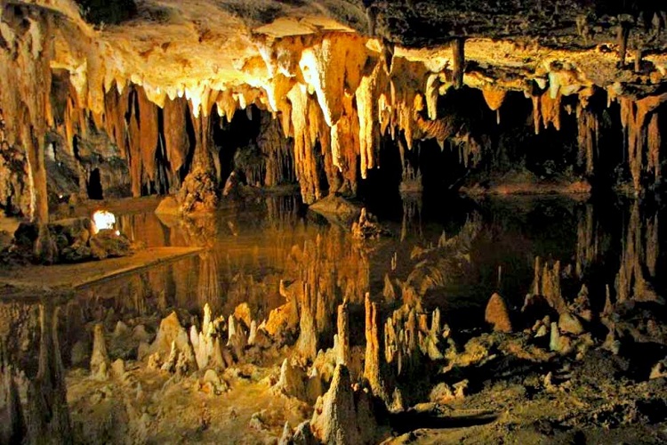 One of the most fascinating sites in all the world. Bristol Caverns will leave you breathless.